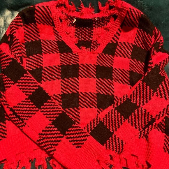 Stylish Red and Black Checkered V-Neck Sweater - Picture 1 of 2